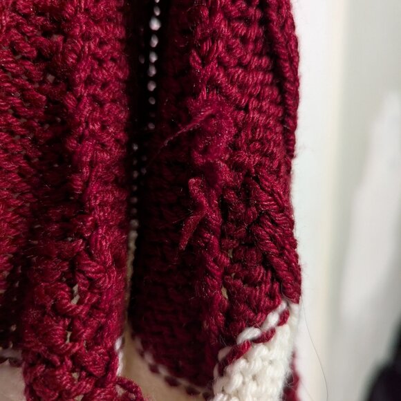 Hand knit cable cardigan maroon and white - Picture 8 of 14
